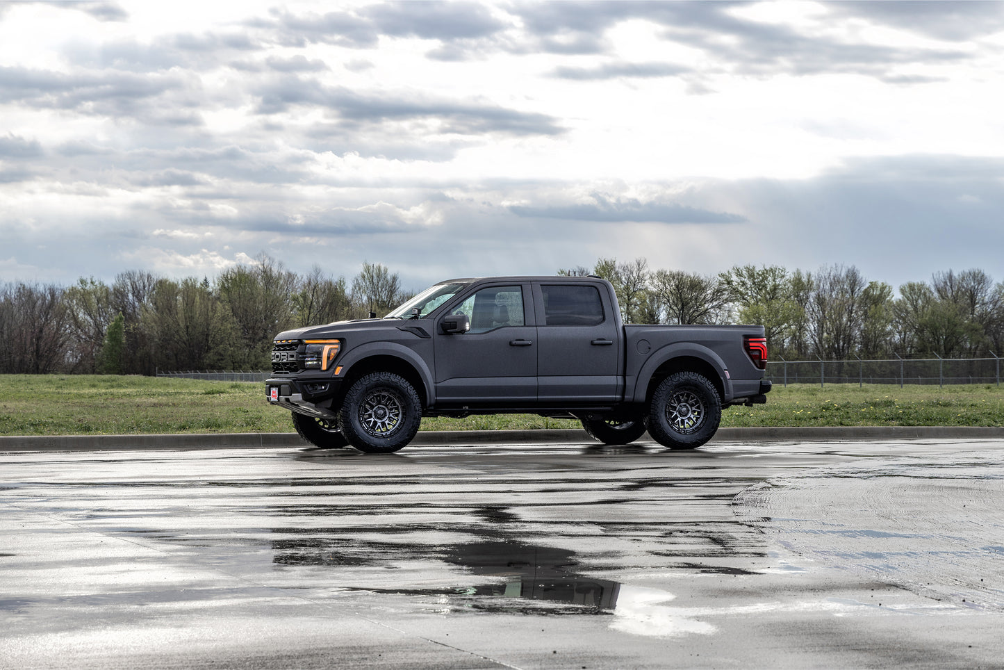 Fuel Off Road フューエルオフロード ホイール FC890 RAIL | GLOSS GUNMETAL W/ G-BLK LIP