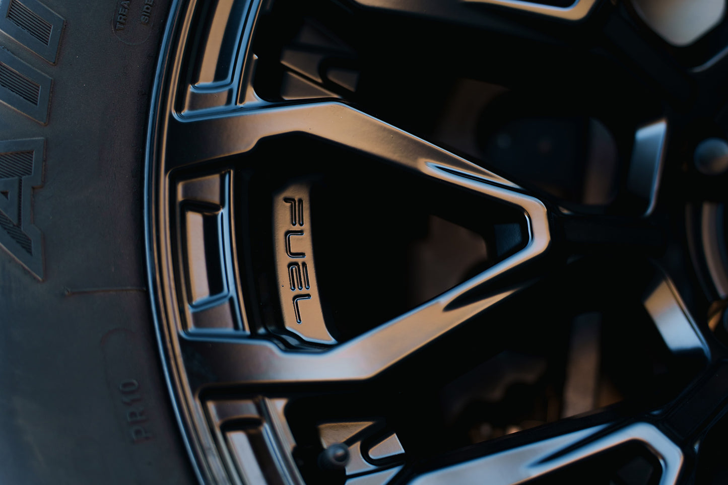 Fuel Off Road フューエルオフロード ホイール FC899 CHISEL | BLACKOUT