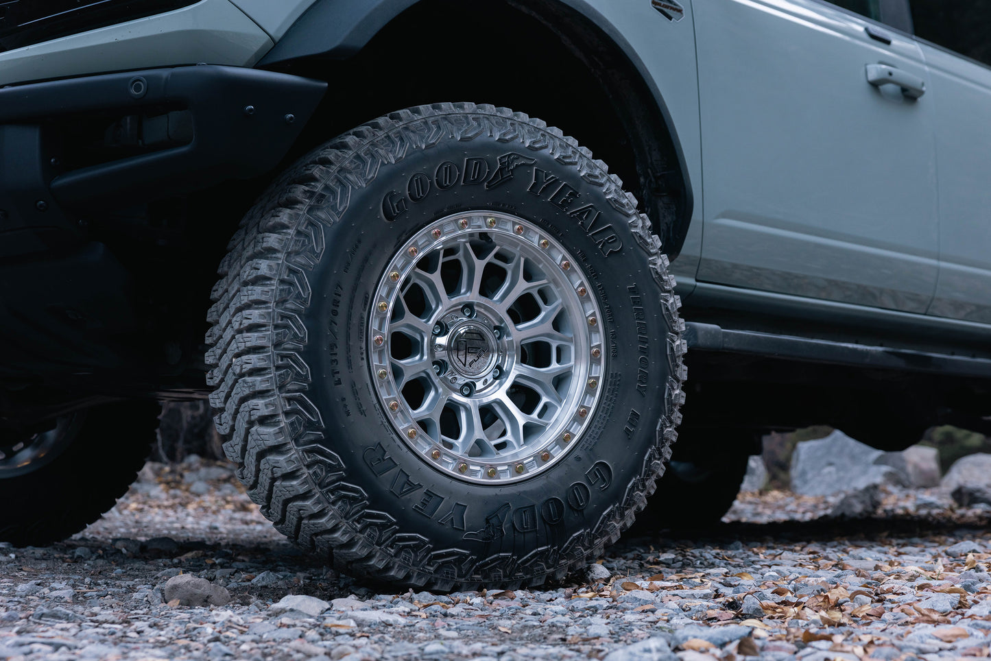 Fuel Off Road フューエルオフロード ホイール FC881 SURGE | GLOSS SILVER W/ MACHINED FACE