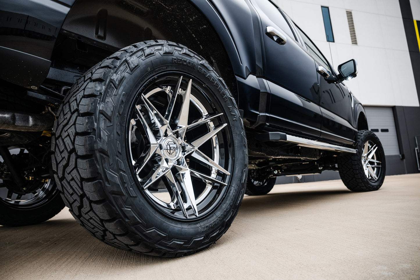 Fuel Off Road フューエルオフロード ホイール FC408 FLIGHT | CHROME W/ GLOSS BLACK LIP