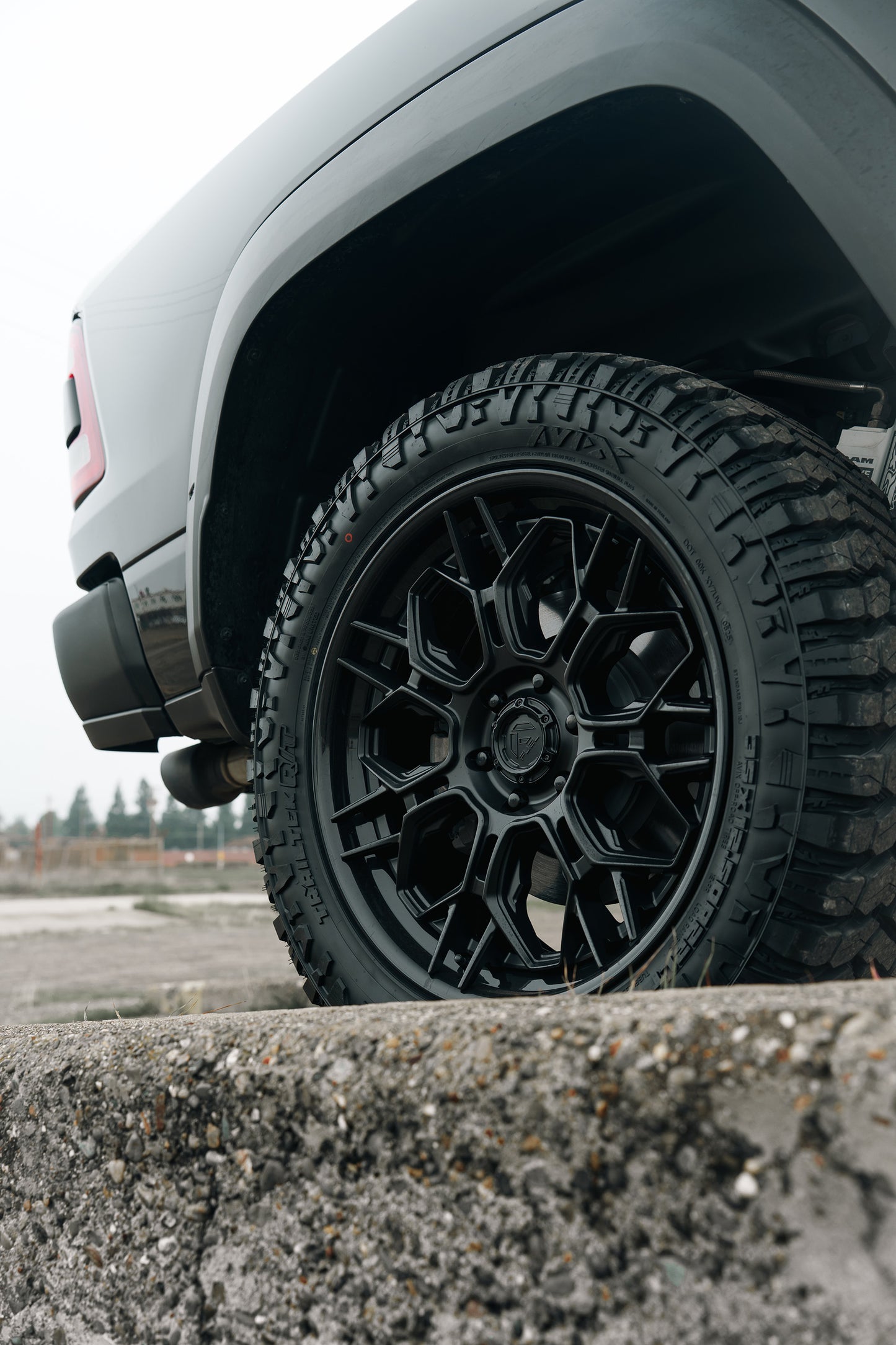 Fuel Off Road フューエルオフロード ホイール FC409 HIVE | MATTE BLACK W/ GLOSS BLACK LIP