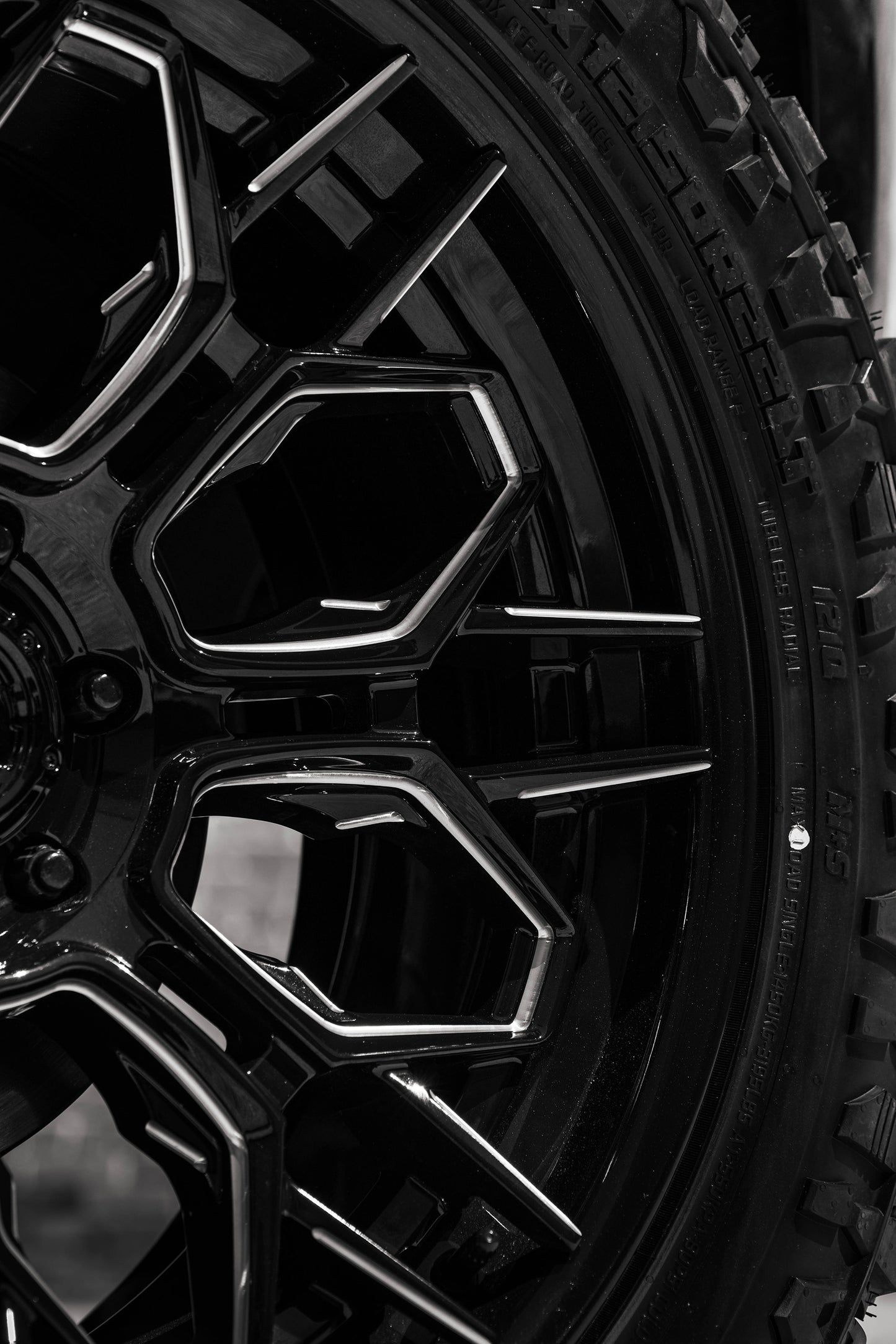 Fuel Off Road フューエルオフロード ホイール FC409 HIVE | GLOSS BLACK MILLED