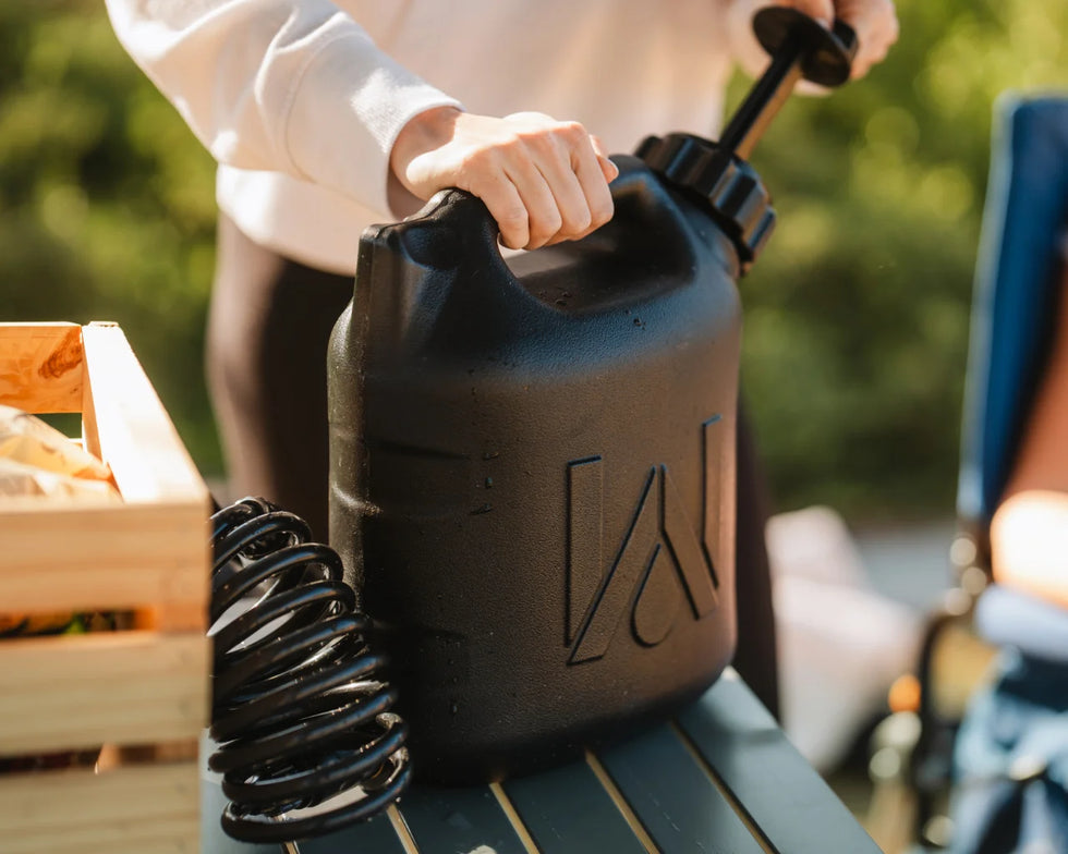 WaterPort GoSpout ポータブル アウトドアシャワータンク 2Gal (7.57L)