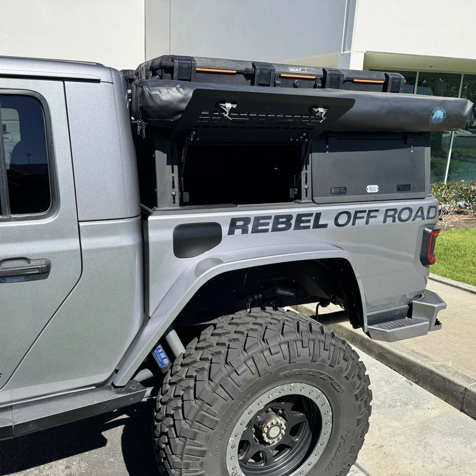 Rebel OFF ROAD XPLOR ベッドラック ハーフハイト ソリッドサイドハッチ (JTグラディエーター)