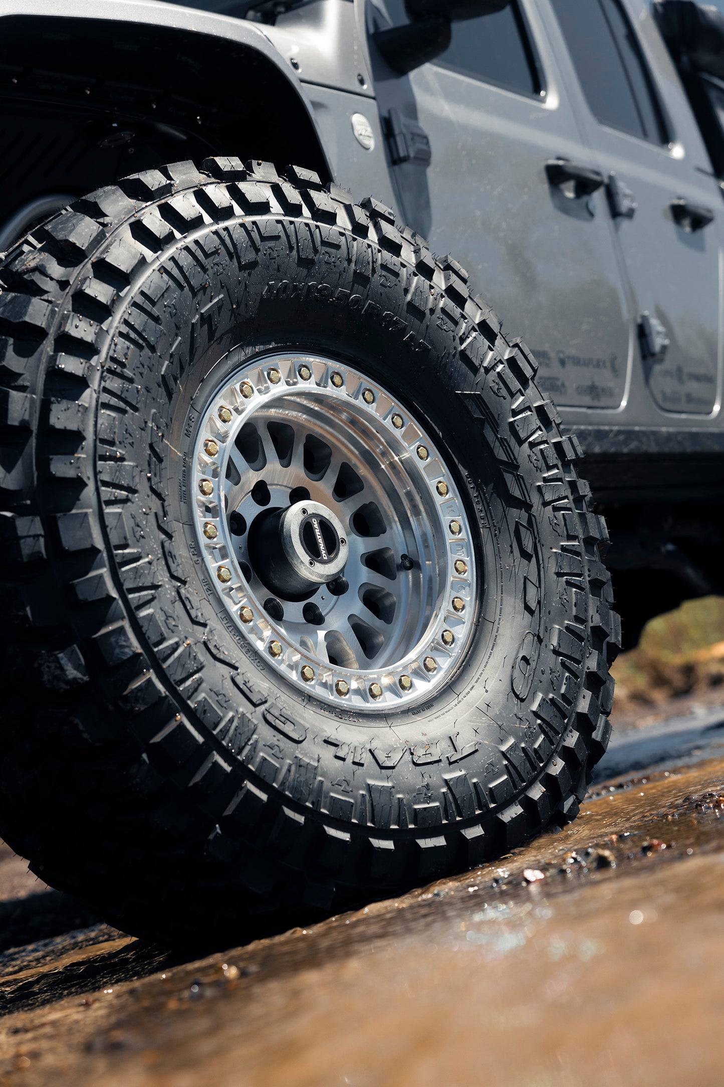 KMC ホイール KM239 IMPACT BEADLOCK | MACHINED