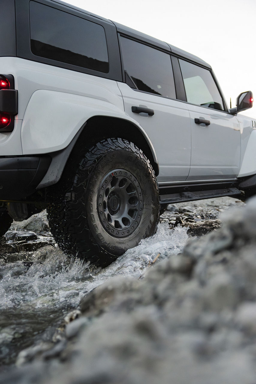 KMC ホイール KM241 E25 BEADLOCK | BLACKOUT