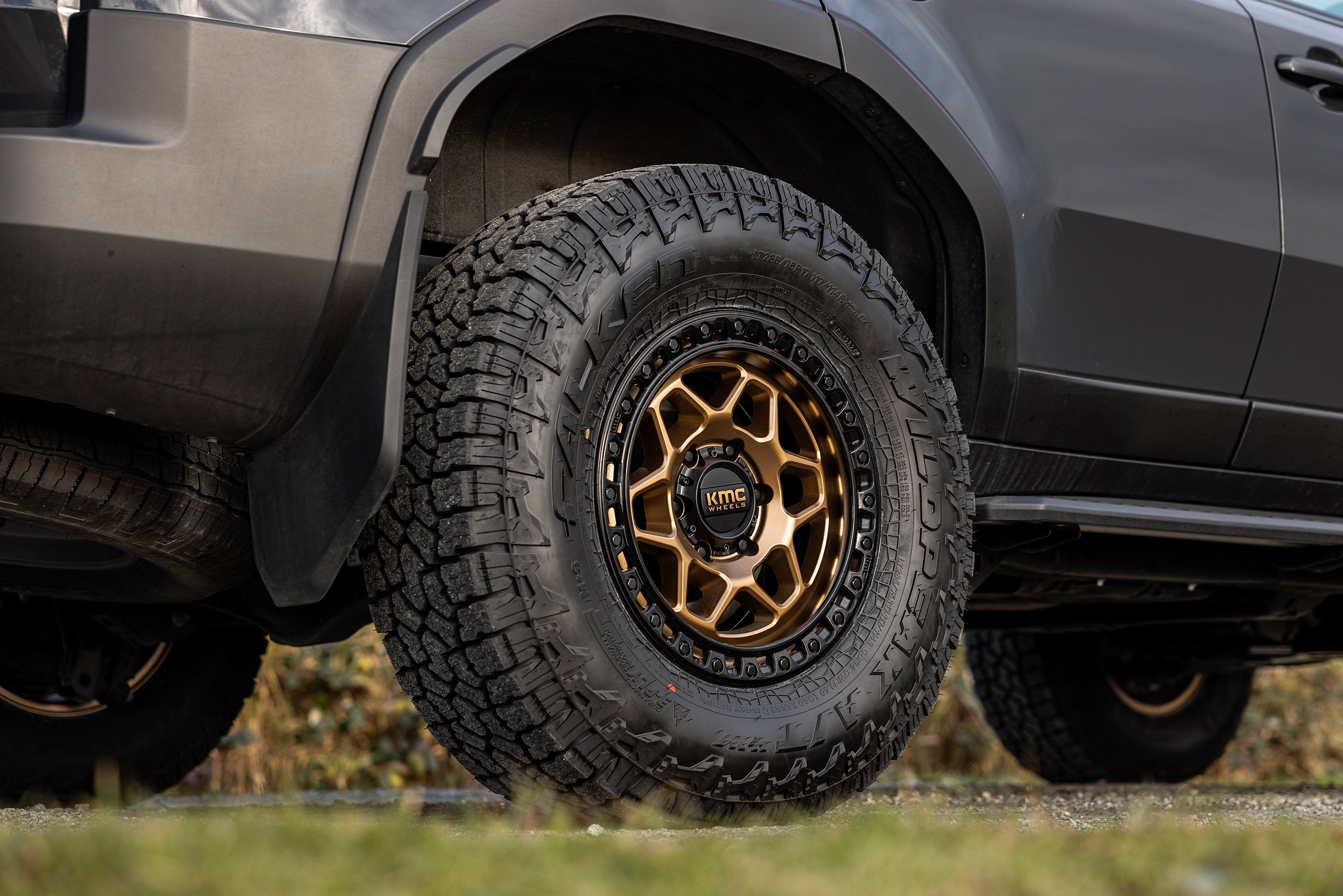 KMC ホイール KM553 TORX | MATTE BRONZE W GLOSS BLACK LIP