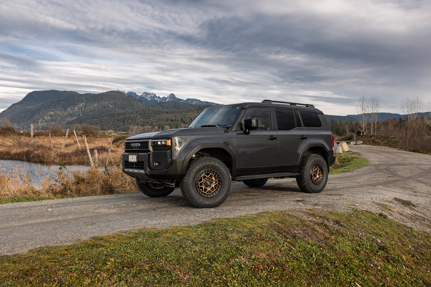 KMC ホイール KM553 TORX | MATTE BRONZE W GLOSS BLACK LIP