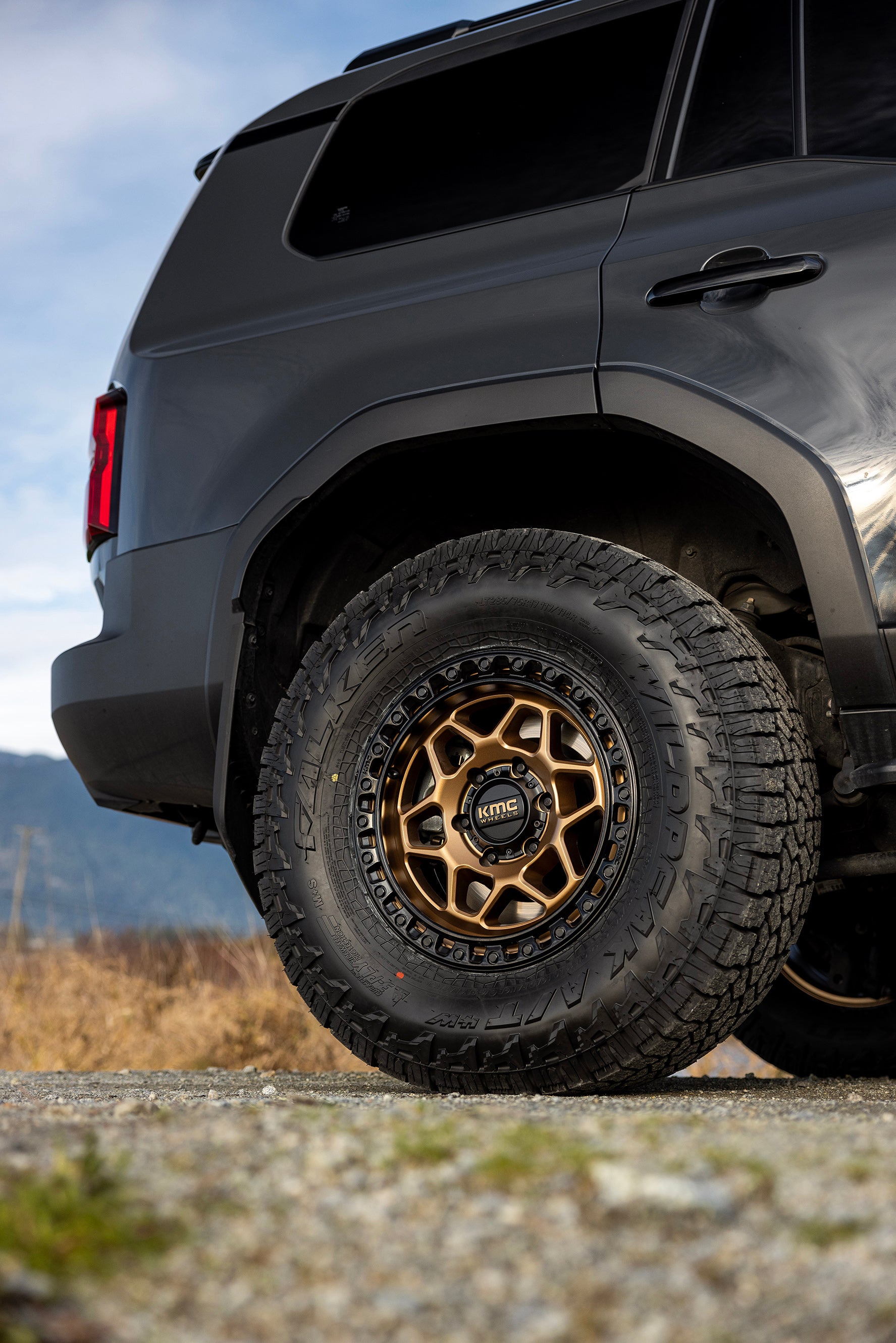 KMC ホイール KM553 TORX | MATTE BRONZE W GLOSS BLACK LIP