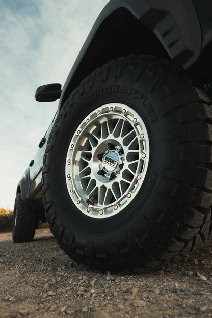 KMC ホイール KM555 ATTACK | GLOSS SILVER W/ MACHINED FACE