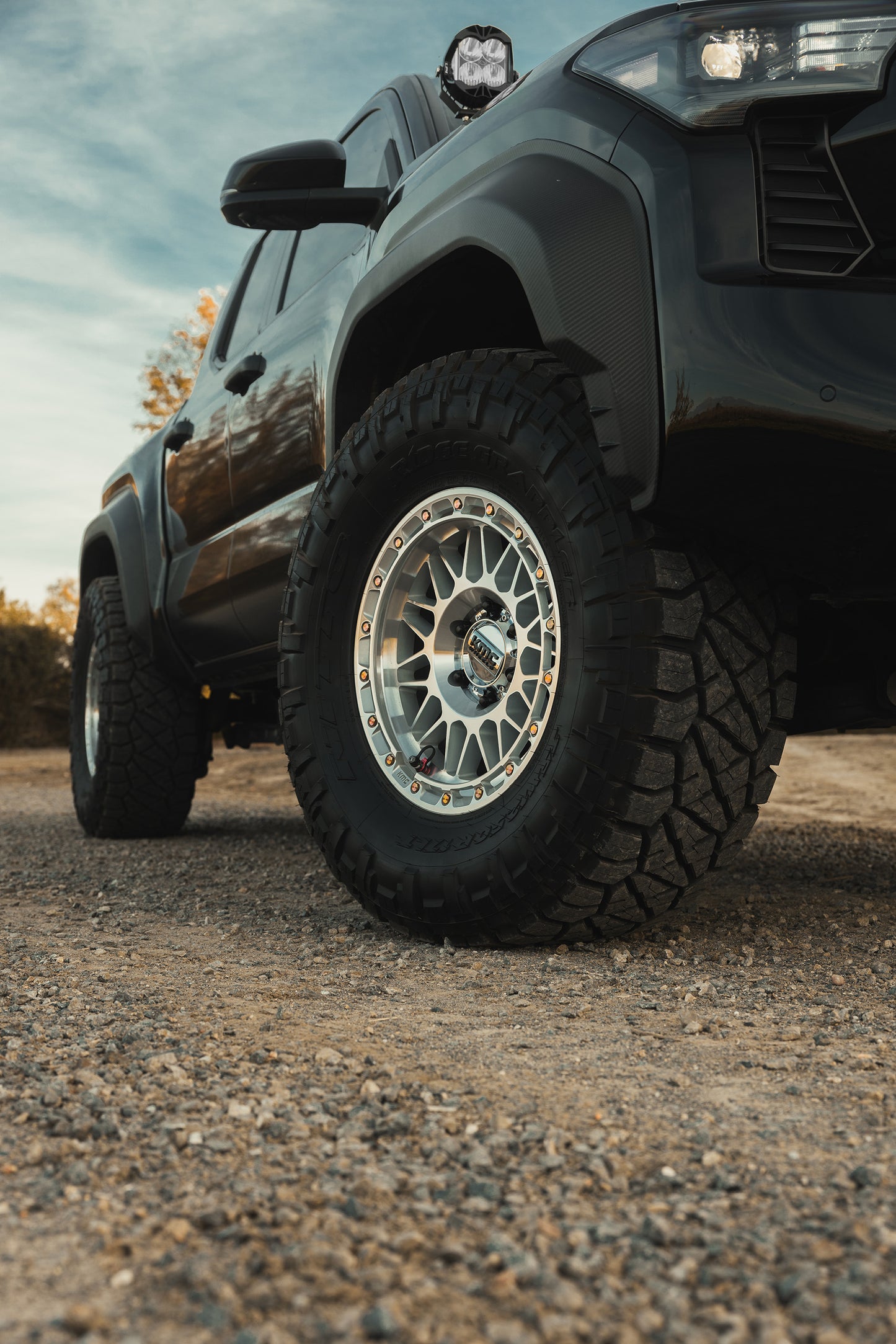 KMC ホイール KM555 ATTACK | GLOSS SILVER W/ MACHINED FACE