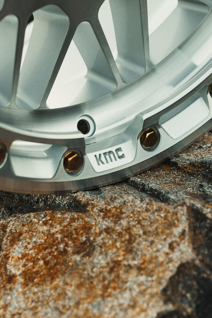 KMC ホイール KM555 ATTACK | GLOSS SILVER W/ MACHINED FACE