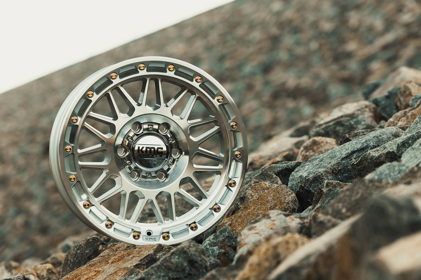 KMC ホイール KM555 ATTACK | GLOSS SILVER W/ MACHINED FACE