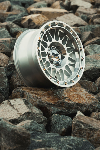 KMC ホイール KM555 ATTACK | GLOSS SILVER W/ MACHINED FACE