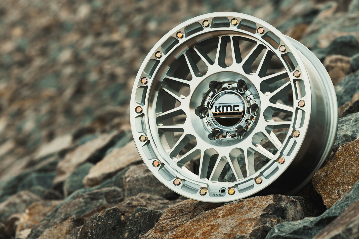 KMC ホイール KM555 ATTACK | GLOSS SILVER W/ MACHINED FACE