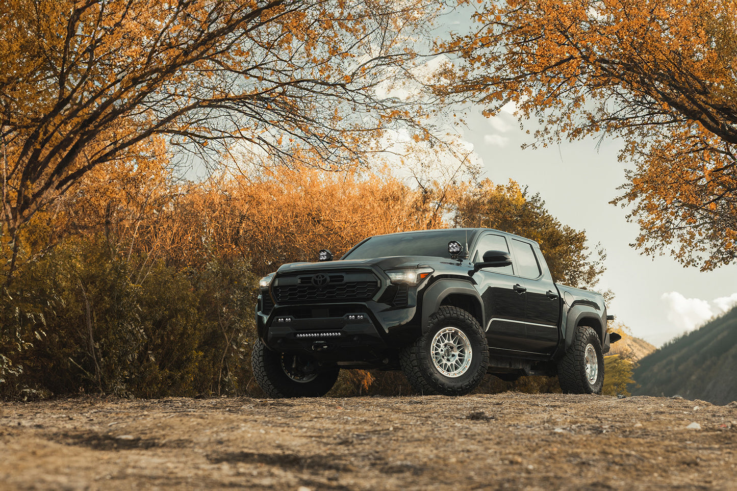 KMC ホイール KM555 ATTACK | GLOSS SILVER W/ MACHINED FACE