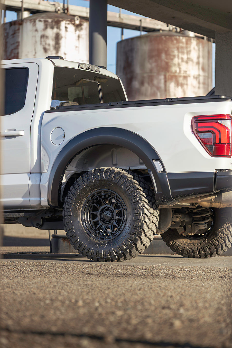 KMC ホイール KM556 CRUX | BLACKOUT