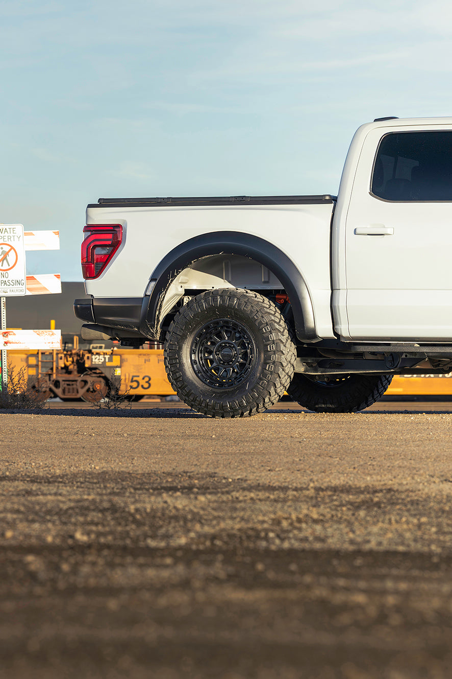 KMC ホイール KM556 CRUX | BLACKOUT