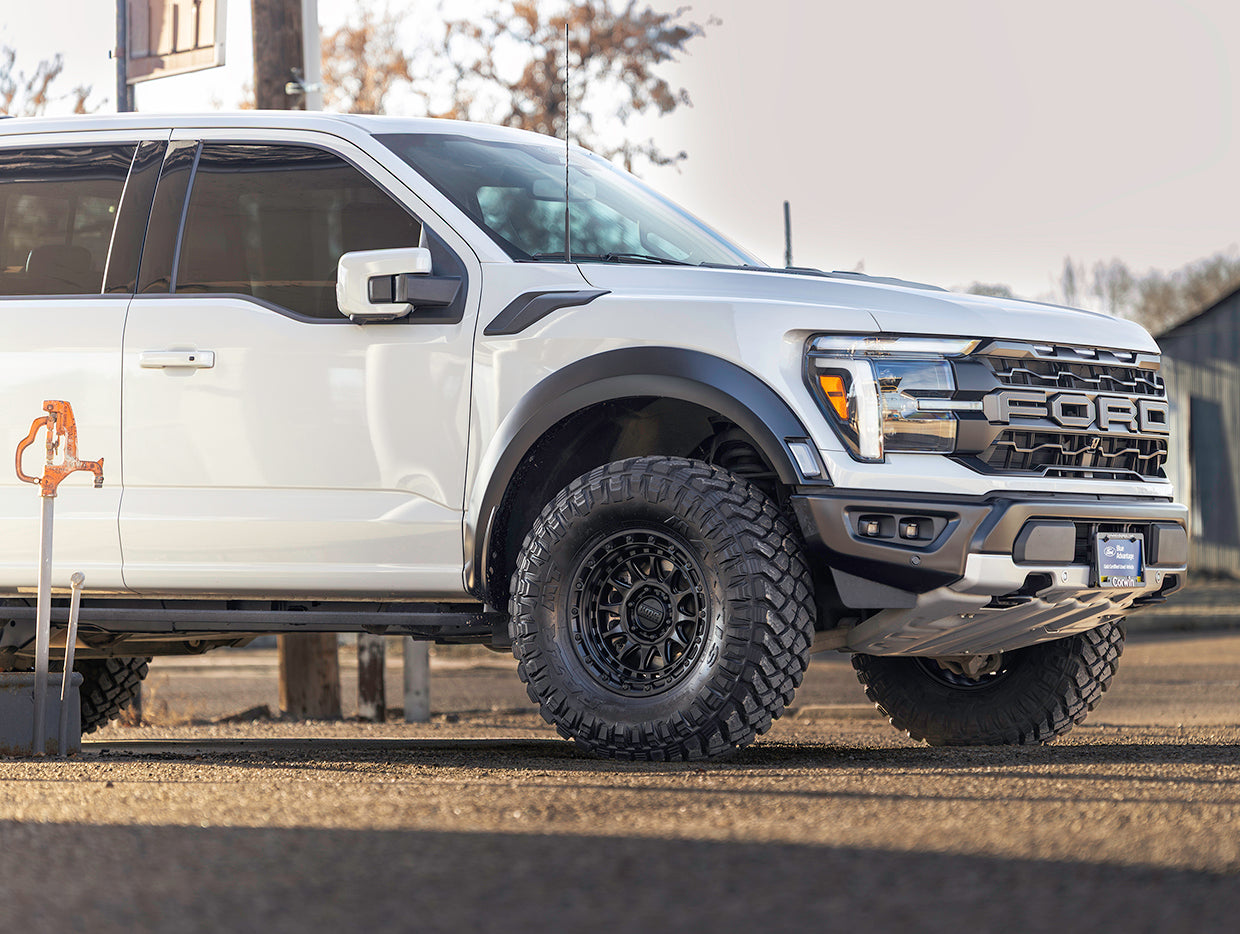 KMC ホイール KM556 CRUX | BLACKOUT