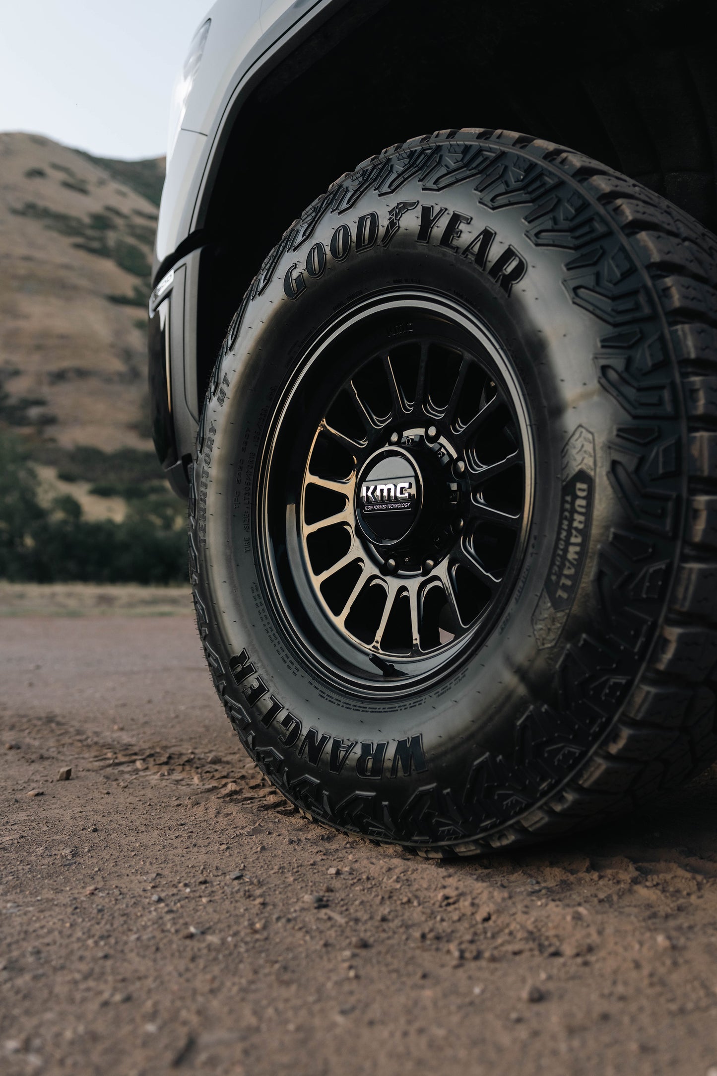 KMC ホイール KM733 IMPACT FFT | GLOSS BLACK