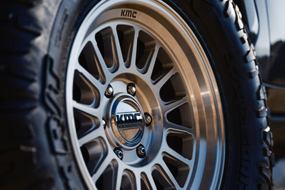 KMC ホイール KM733 IMPACT FFT | GLOSS SILVER W/ MACHINED FACE