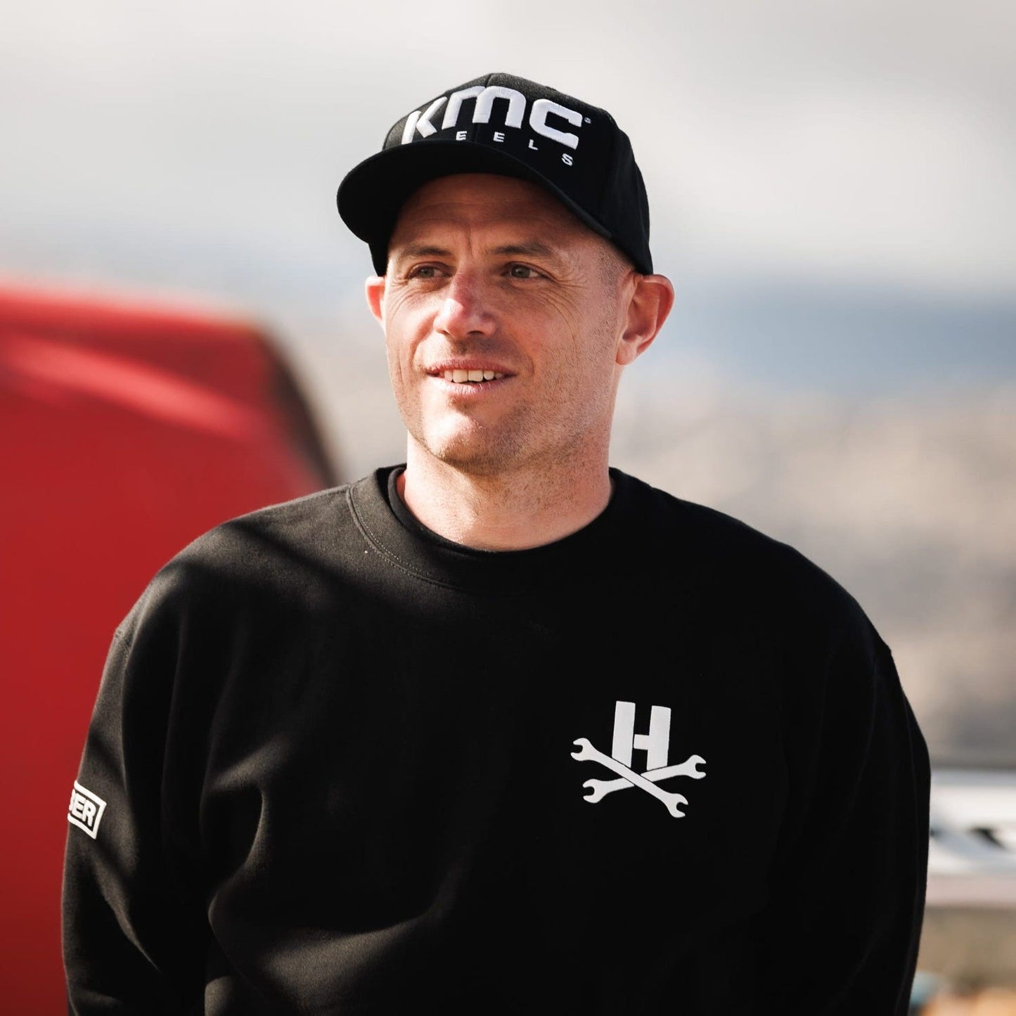 KMC ロゴ スナップバックキャップ