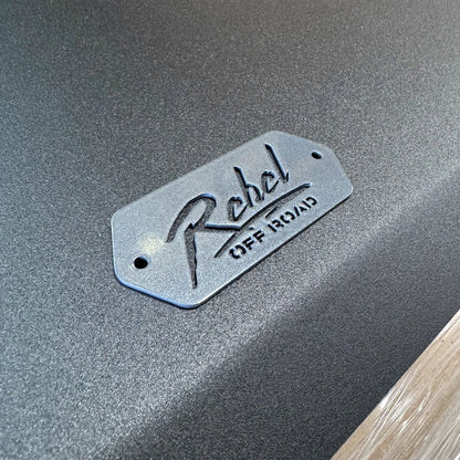 Rebel OFF ROAD XPLOR ベッドラック ハーフハイト ソリッドサイドハッチ (JTグラディエーター)