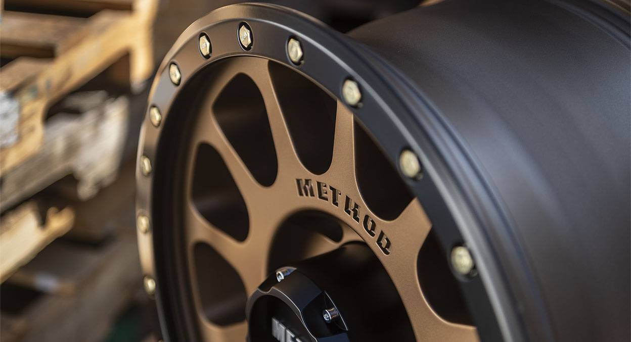 Method Race Wheels メソッド ホイール 305 NV | METHOD BRONZE - MATTE BLACK LIP