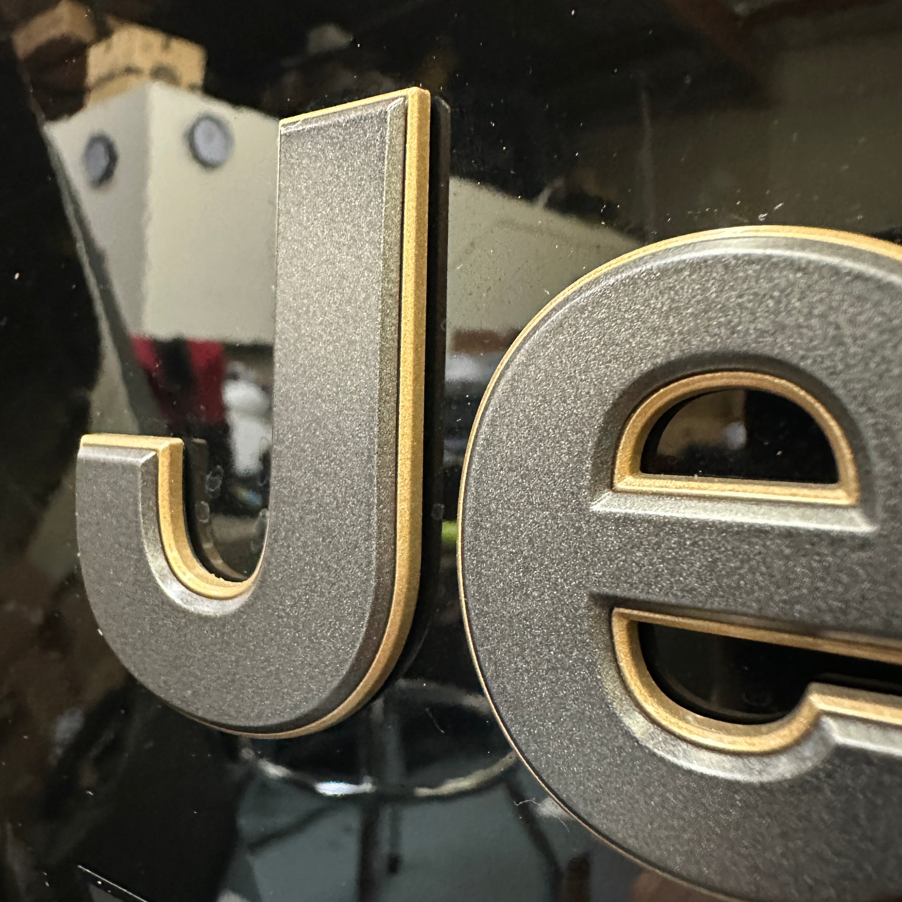 MOPAR Jeep純正 フェンダー ネームプレート エンブレム (JL/JT) – JL