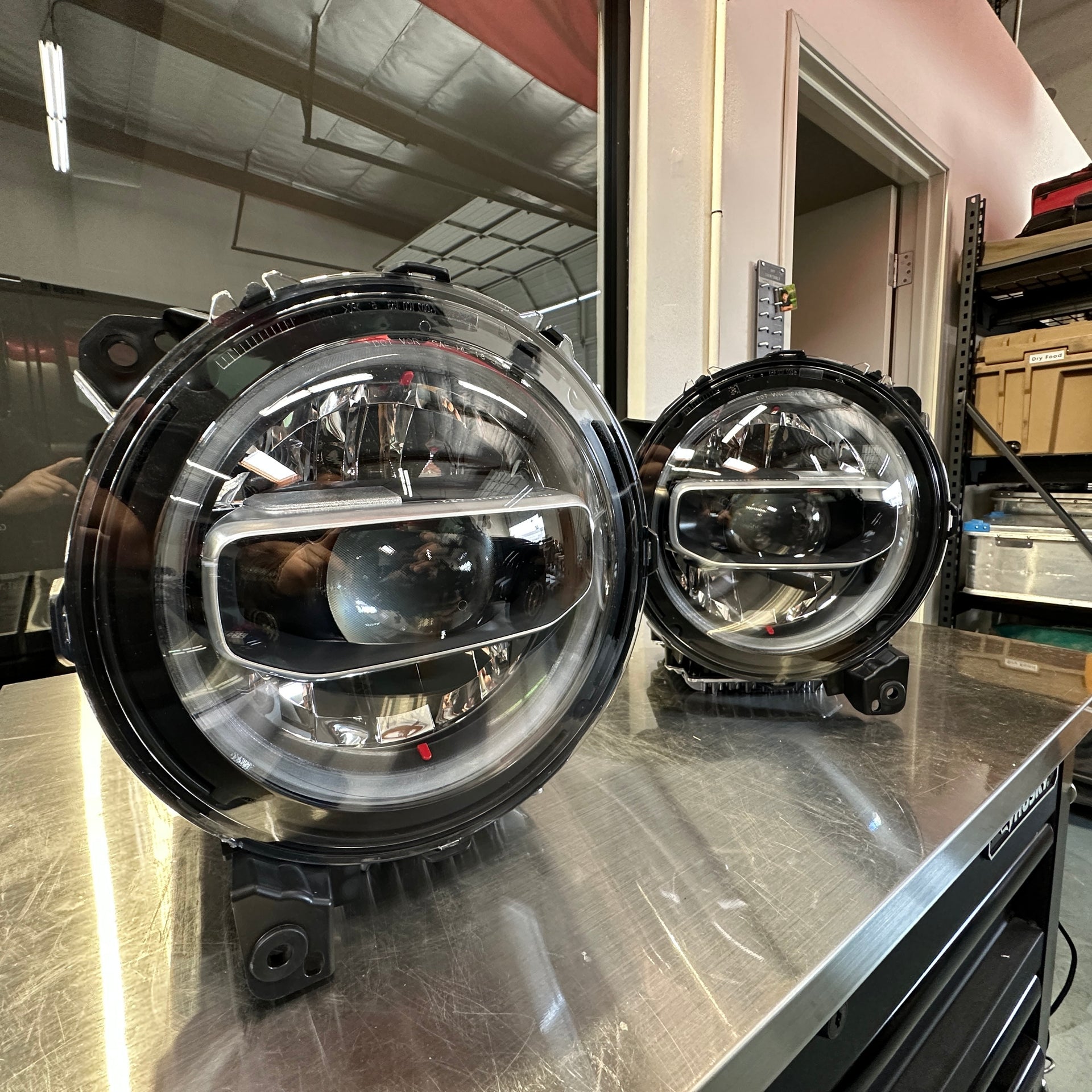 MOPAR 純正 JL LEDヘッドライト 左右+純正イカリング駆動用ハーネス 