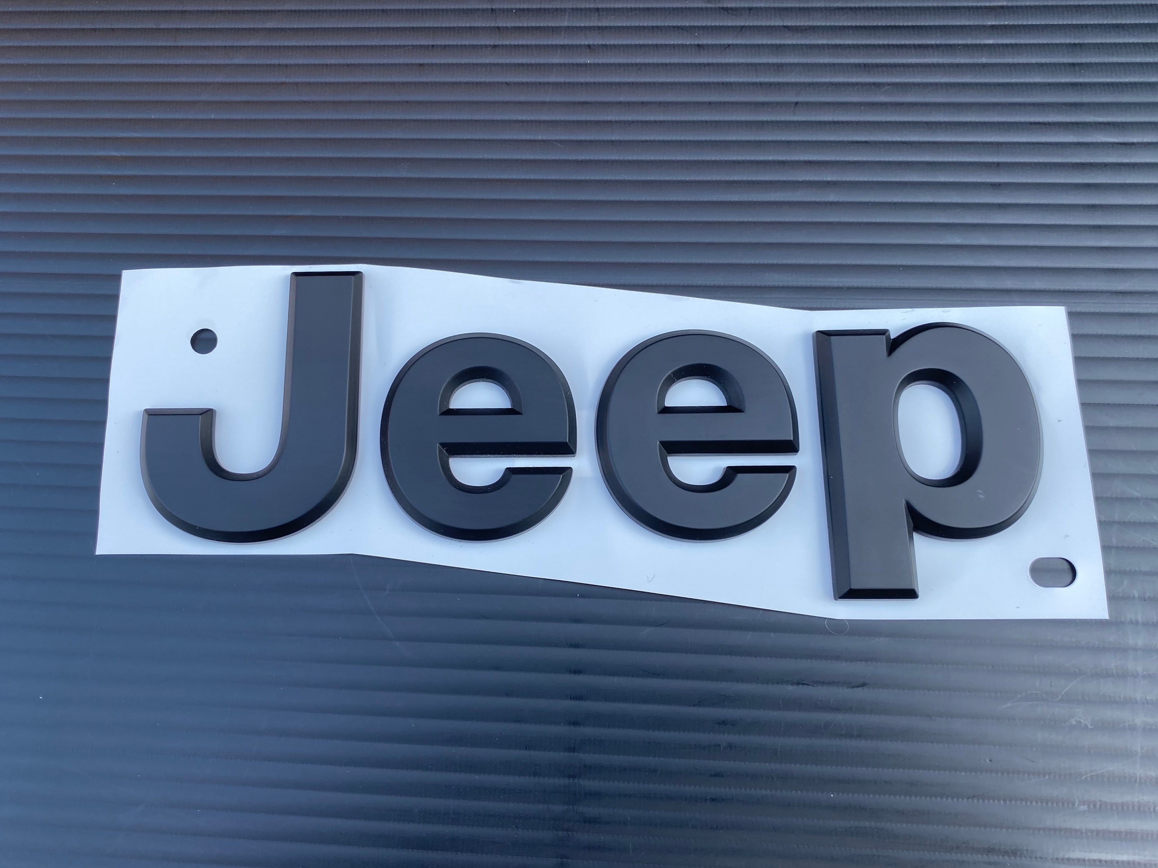 MOPAR Jeep純正 フェンダー ネームプレート エンブレム (JL/JT) – JL